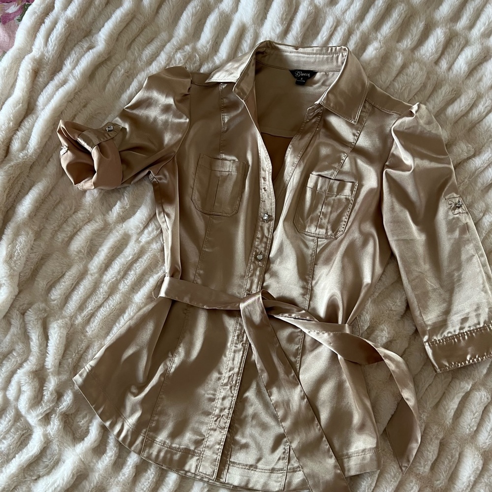 Guess blouse, you can adjust sleeve length. Beautiful gold color.